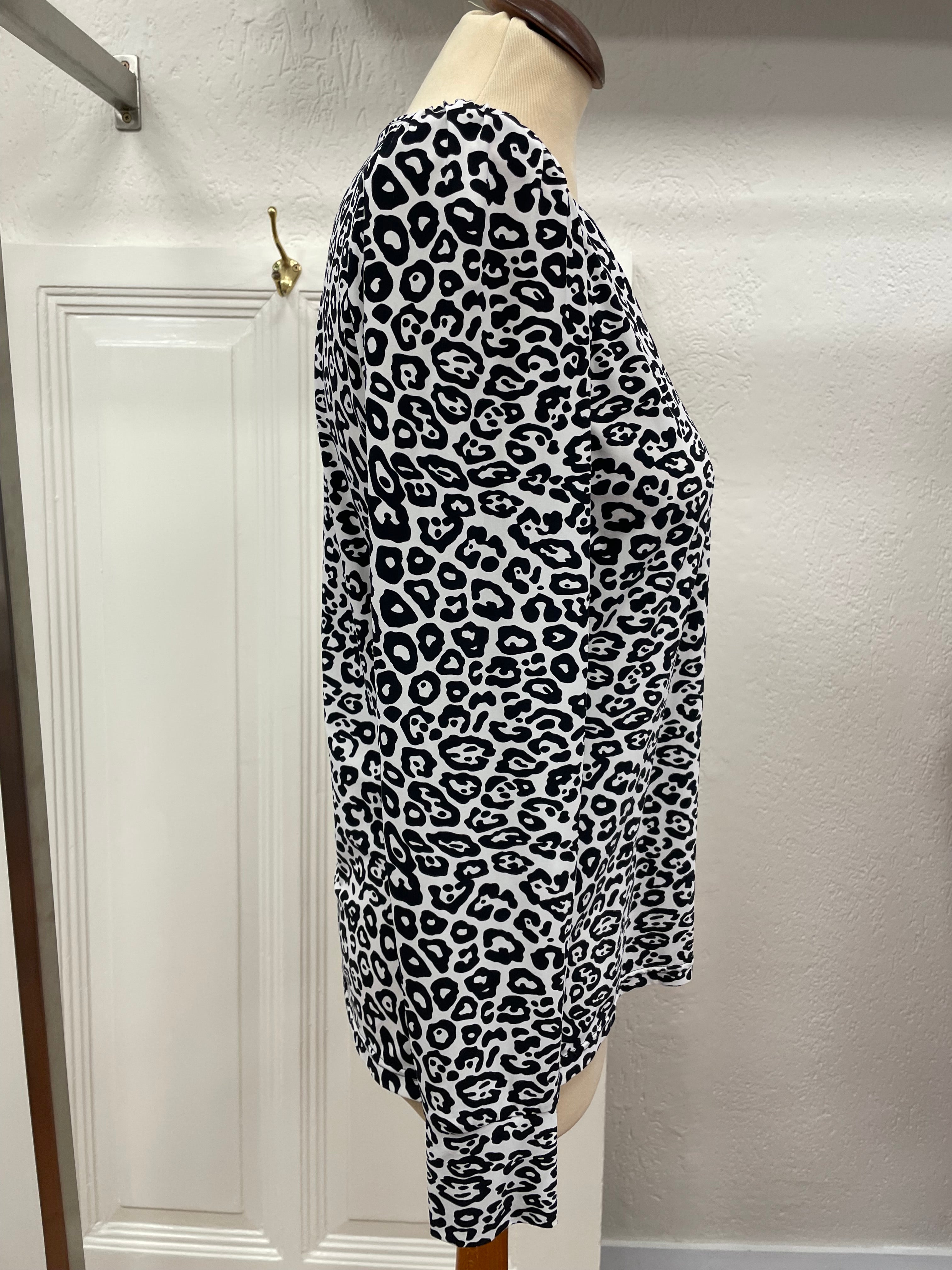 Studio Anneloes shirt maat L 40 zwart wit animal travelstof