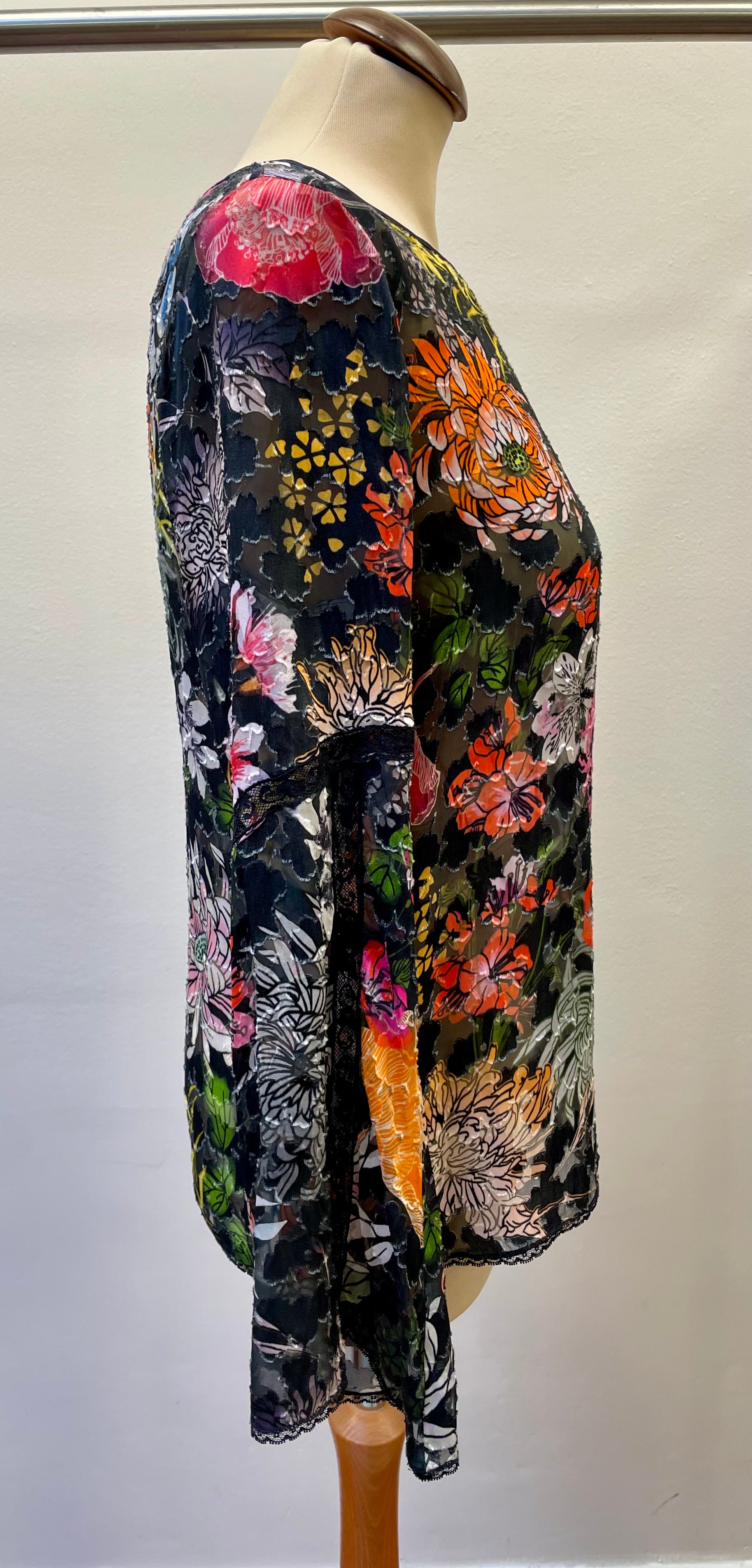 Marc Cain top blouse maat 2 / 36 / S viscose zijde zwart bloemen