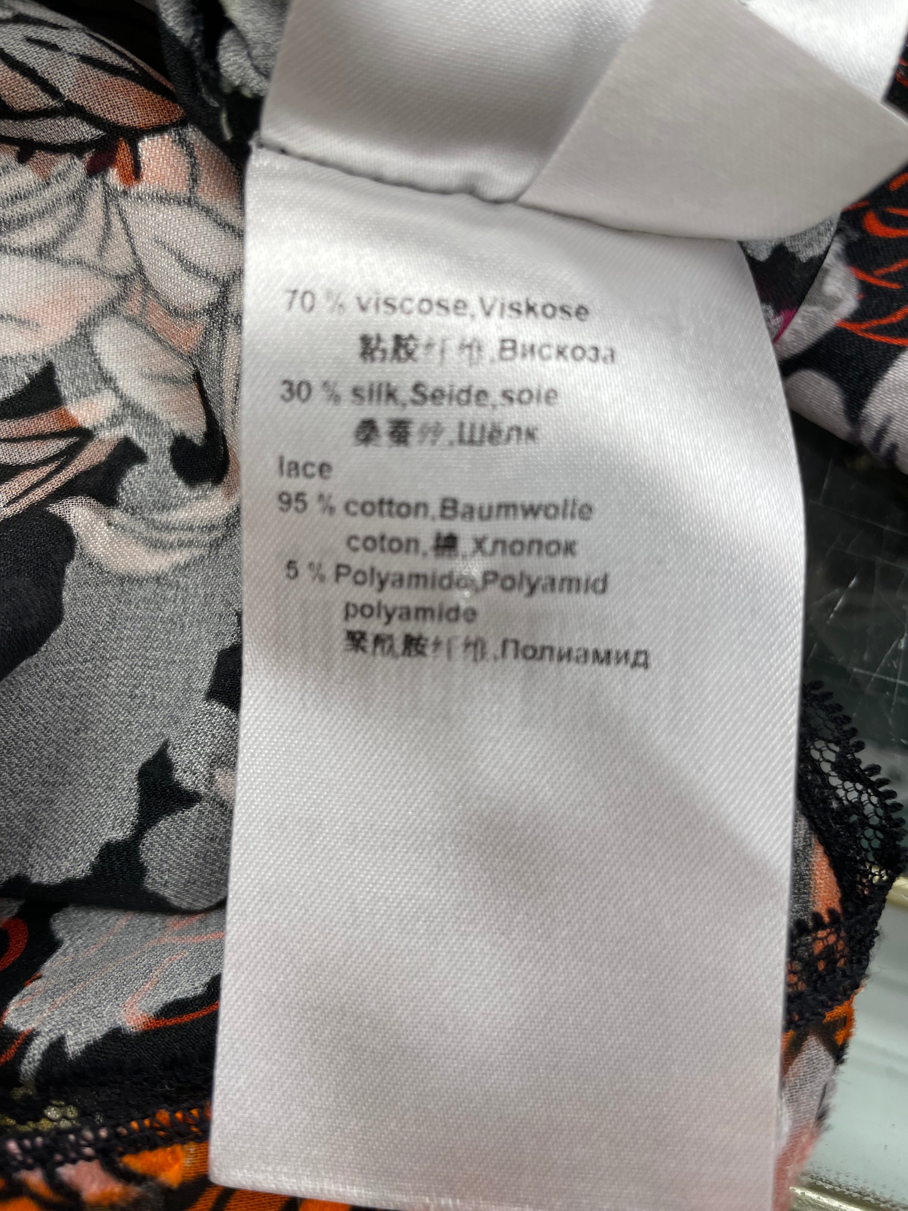 Marc Cain top blouse maat 2 / 36 / S viscose zijde zwart bloemen