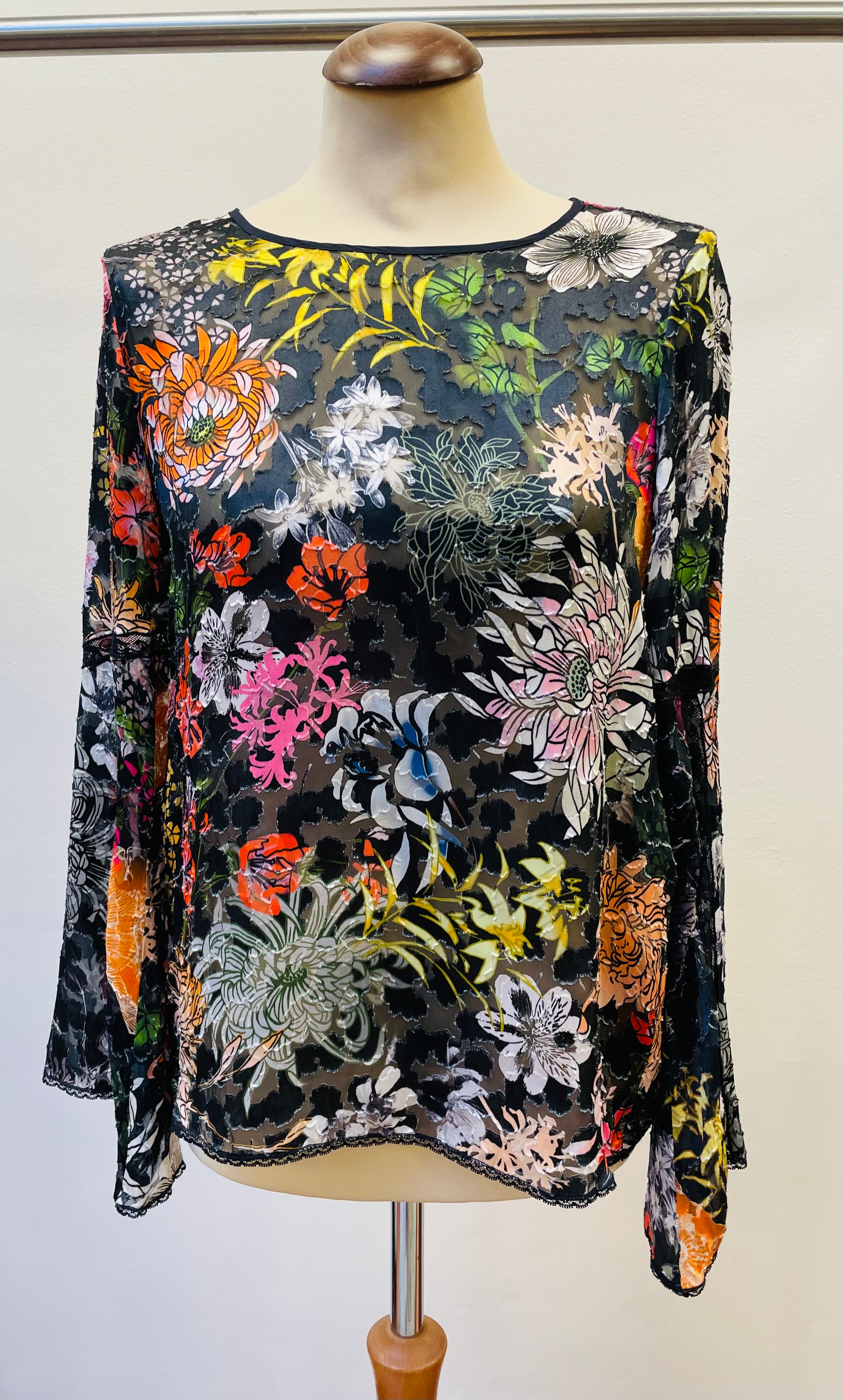 Marc Cain top blouse maat 2 / 36 / S viscose zijde zwart bloemen