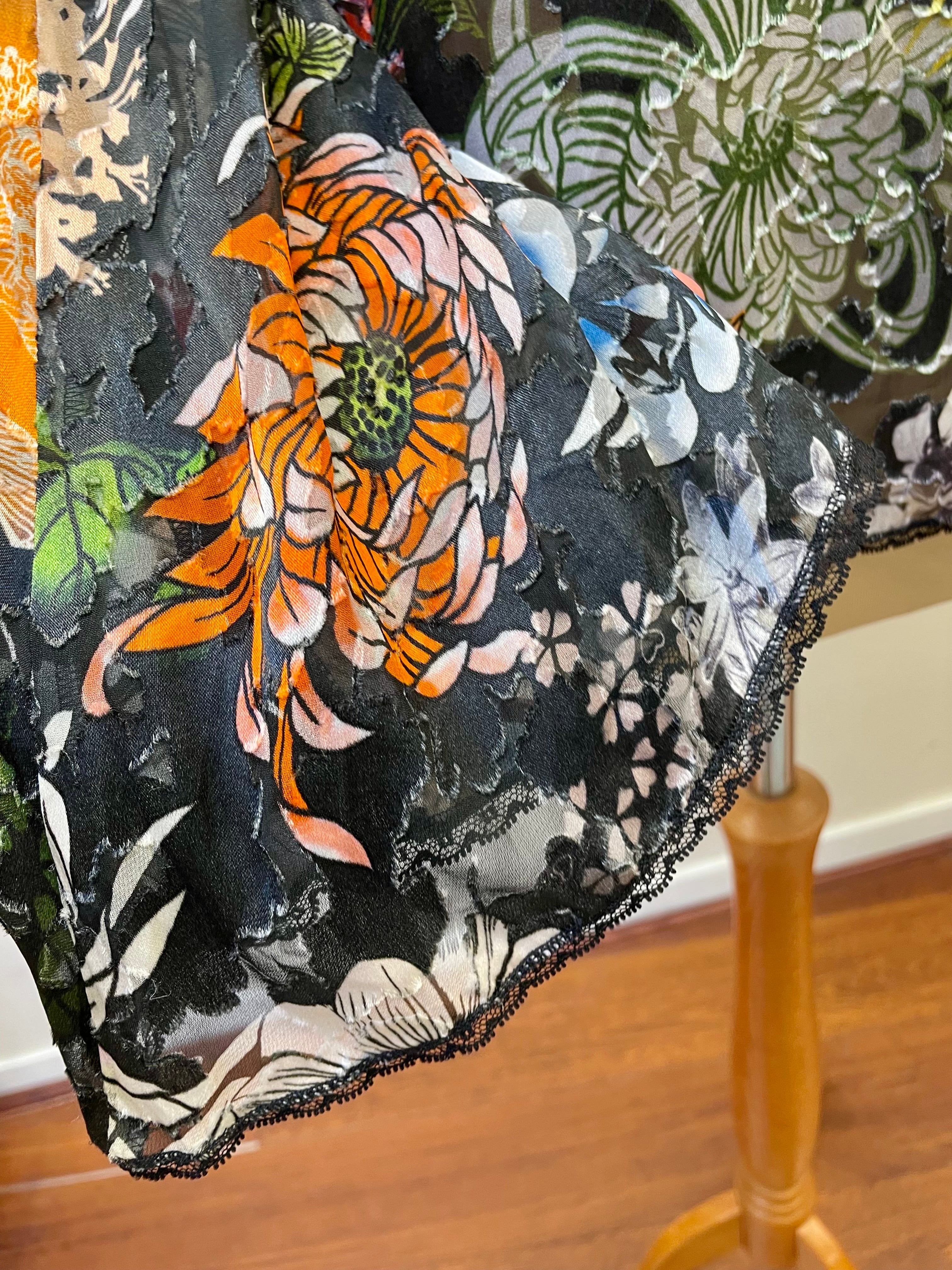Marc Cain top blouse maat 2 / 36 / S viscose zijde zwart bloemen