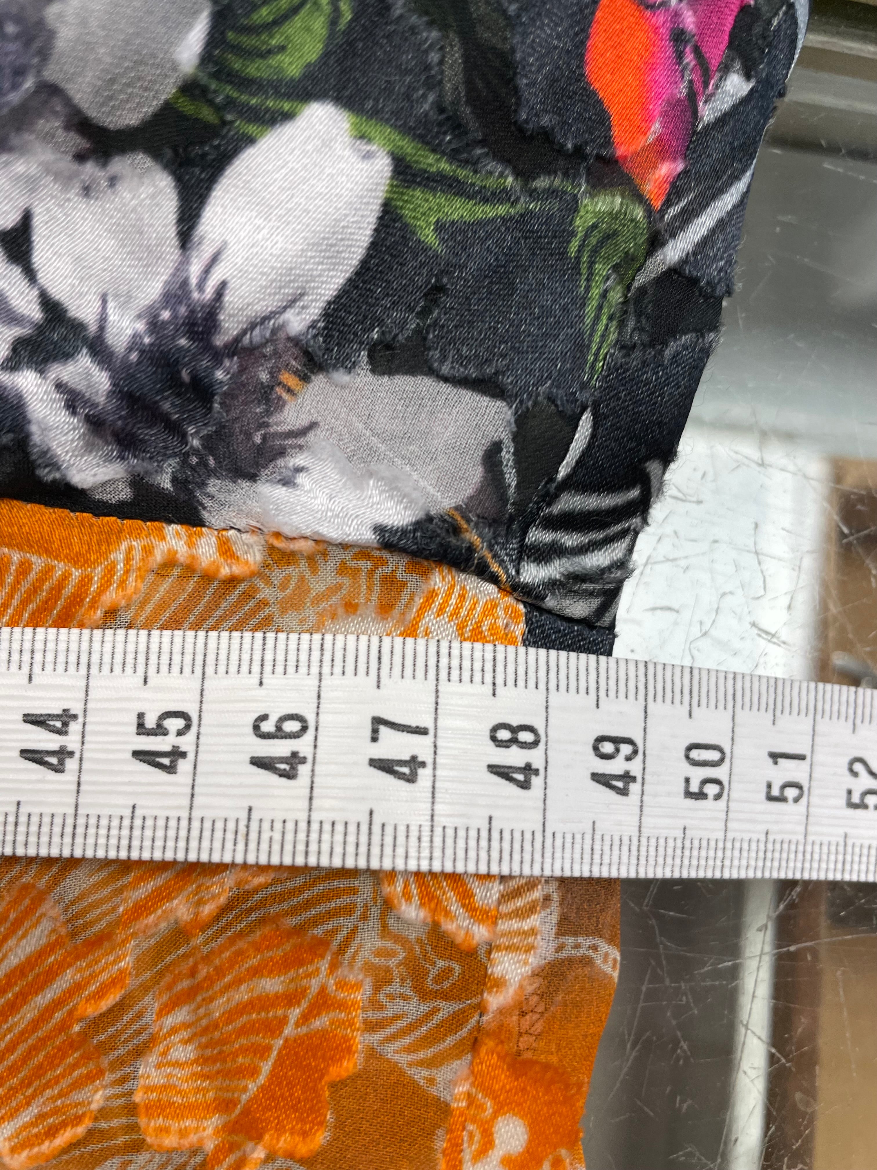 Marc Cain top blouse maat 2 / 36 / S viscose zijde zwart bloemen