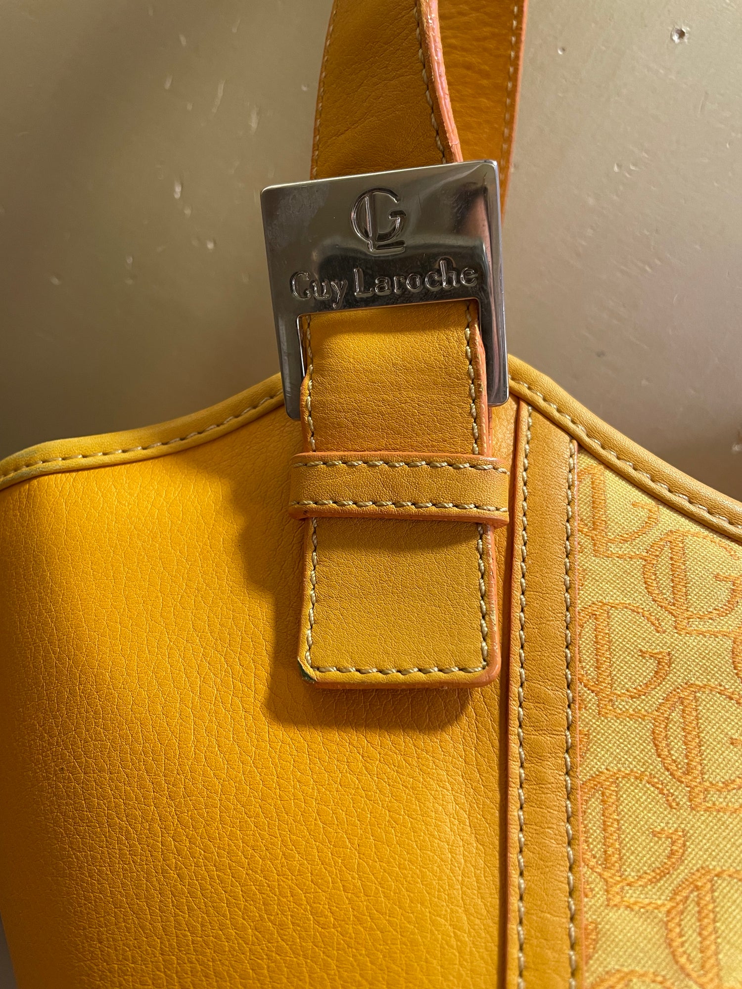 Guy Laroche tas vintage geel