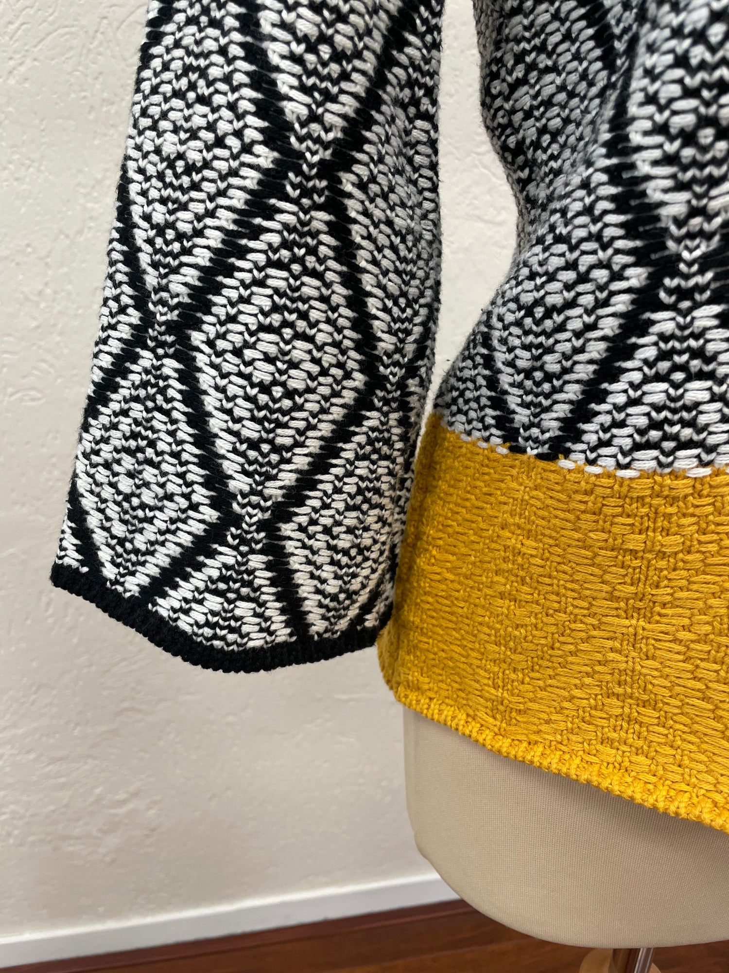 Bloomings trui maat S 36 zwart wit geel